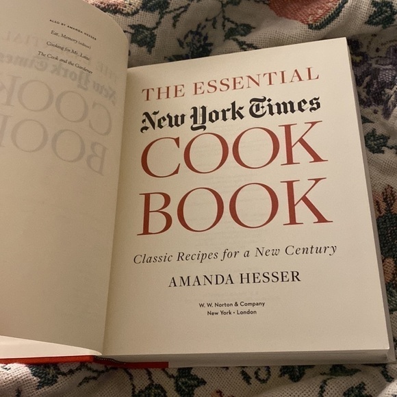 THE ESSENTIAL NEW YORK TIMES COOK BOOK BY AMANDA HESSER - Picture 5 of 8